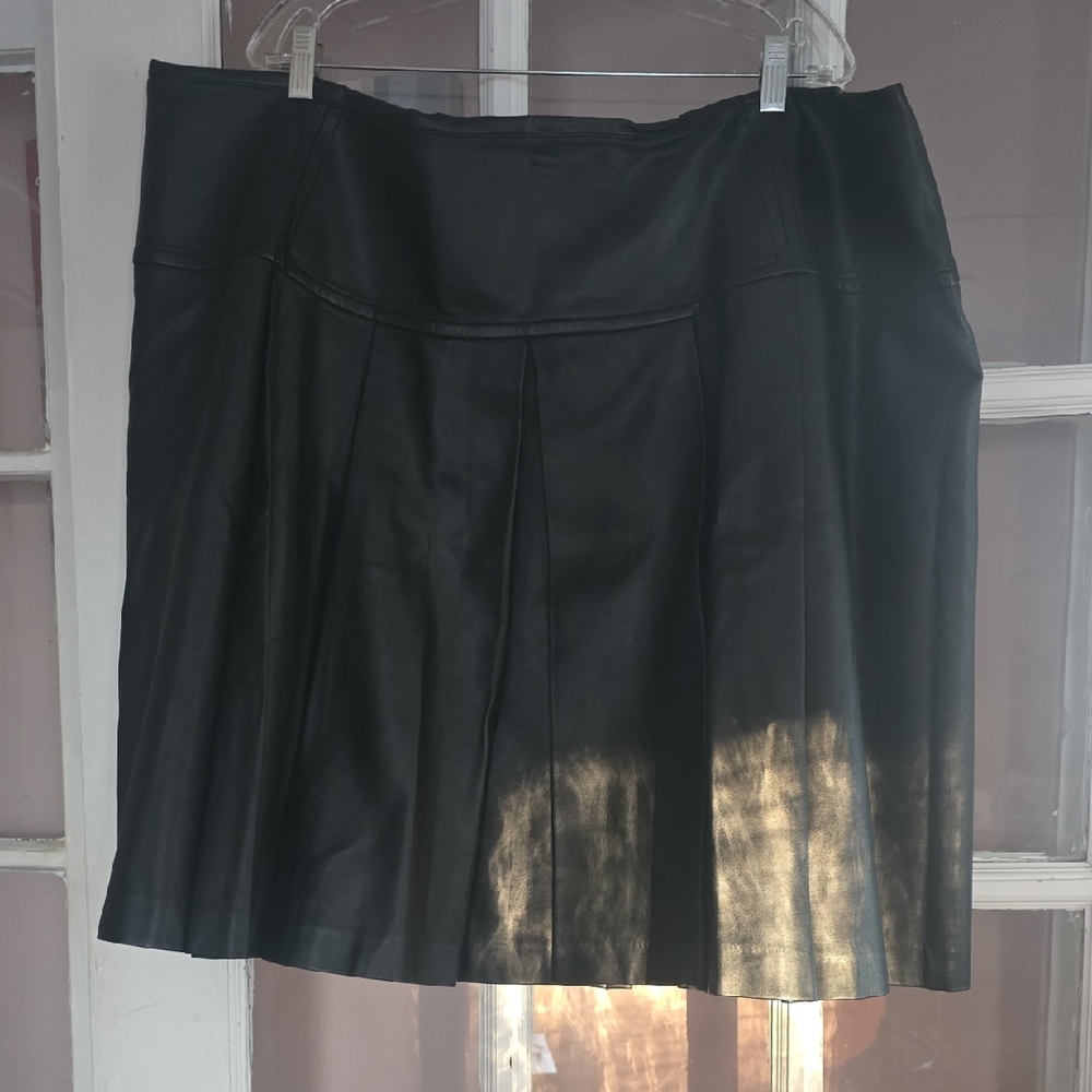 Elegant Black Leather Skirt